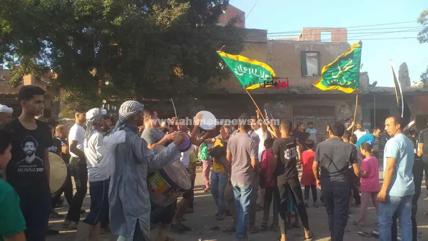 توزيع الشربات على الأهالي في احتفالات المولد النبوي بقرية محلة أبو علي بكفر الشيخ 