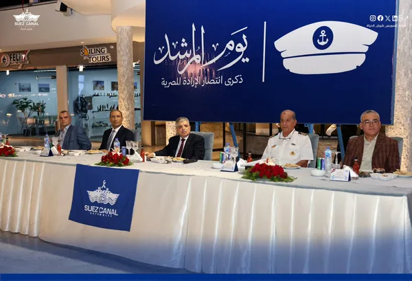 جانب من تكريم المرشدين بقناة السويس 