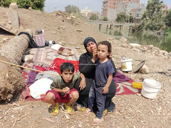 سماح تفترش الشارع 