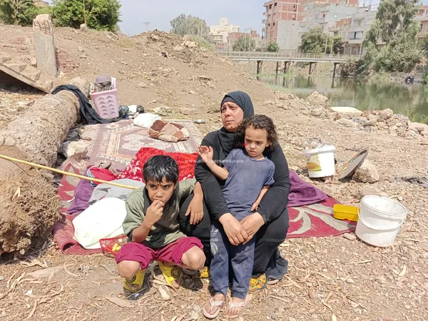 سماح تفترش الشارع 