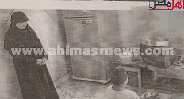 لحظة تمثيل المتهمة في إنهاء حياة زوجها واطفالة السته بالمنيا 