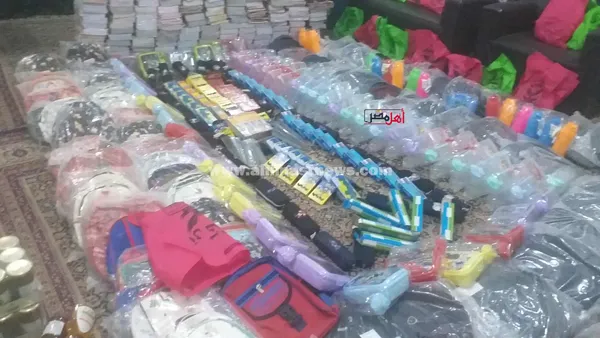 مبادرة توزيع أدوات وتغذية على الطلاب المستحقين 