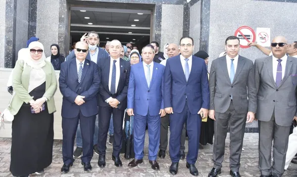 محافظ بورسعيد وأعضاء المجلس الإقليمي الصحي  يفتتحون 14 سرير عناية مركزة بمستشفى الصدر 