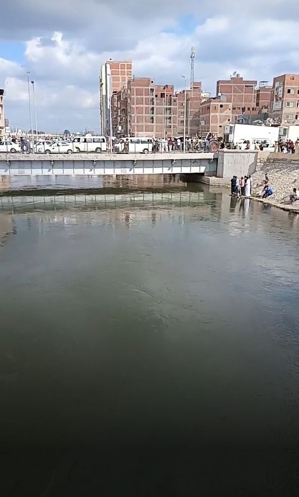 جانب من أعمال البحث عن جثمان الغريق