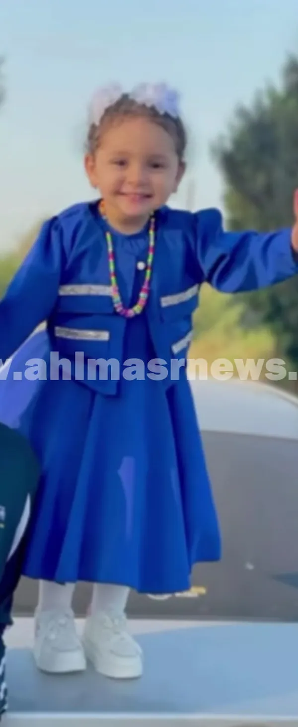 الطفلة 