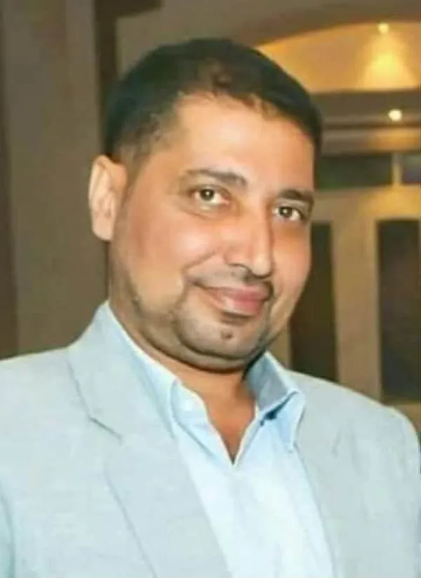 الطلاب بجنازة معلمهم