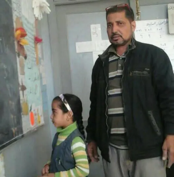 الطلاب بجنازة معلمهم