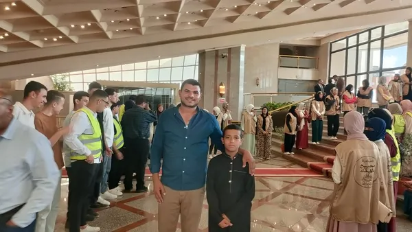 القارئ الصغير إسلام رمضان مع مراسل أهل مصر بالإسماعيلية 