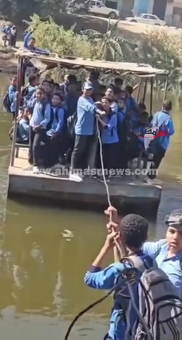 ايقاف معدية غير مرخصة 