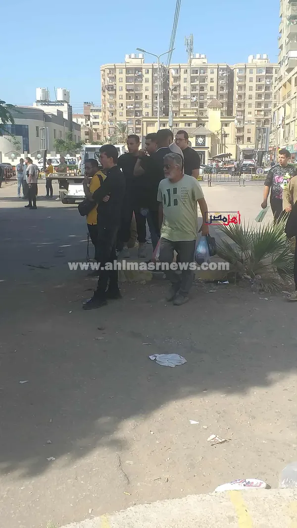 تجمع أنصار المرشحين لانتخابات مجلس النواب أمام محكمة كفر الشيخ 