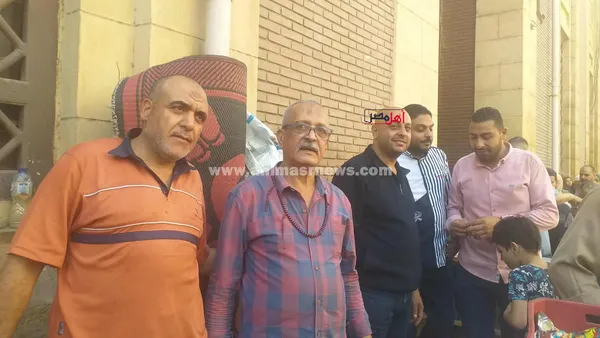 توزيع سندويتشات طعمية على زوار مسجد الشيخ إبراهيم الدسوقي 