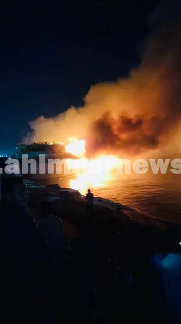 جانب من الحريق