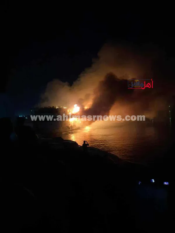 جانب من الحريق