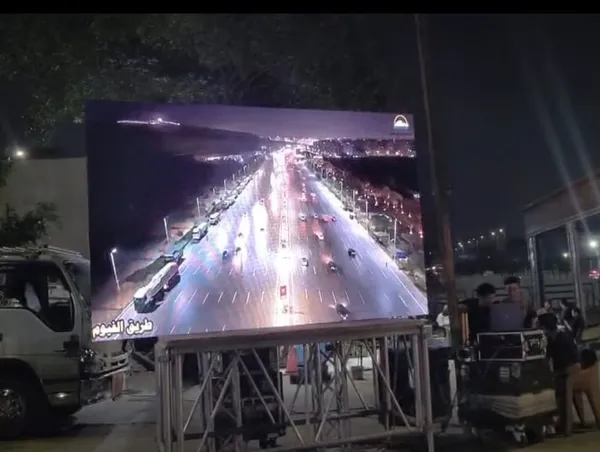 شاشات عرض لافتتاح المتحف المصري الكبير