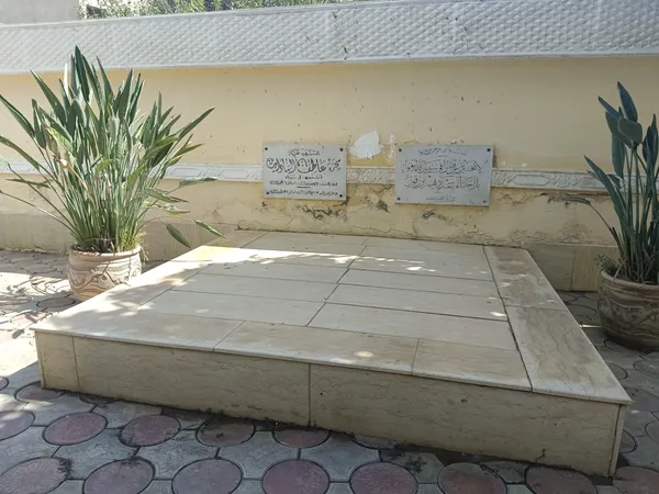 قبر الشهيد محمد طلعت السادات  