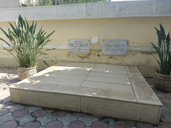 قبر الشهيد محمد طلعت السادات  
