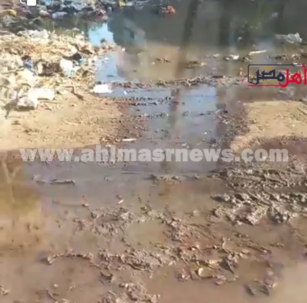 كسر ماسورة مياه في قنا