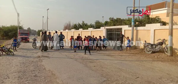 من امام مركز الشباب