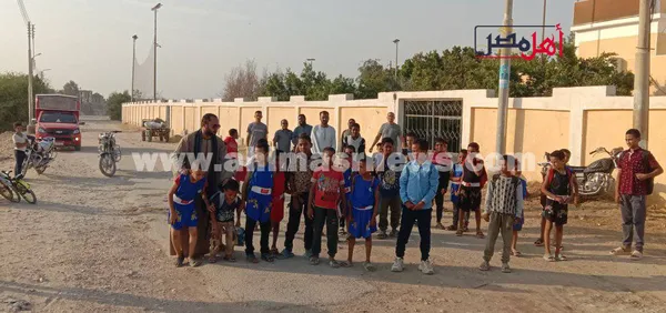 من امام مركز الشباب