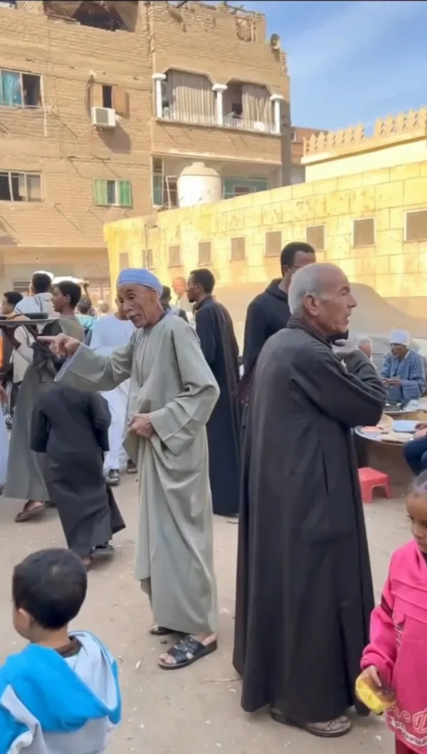 أهالي القرية 