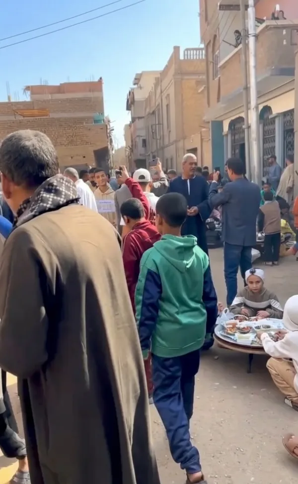 أهالي القرية 