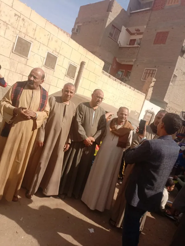 أهالي القرية 