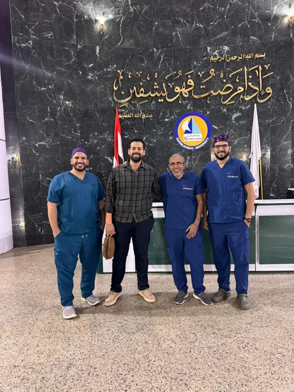 إجراء جراحة دقيقة ومعقدة لإصلاح تمدد ضخم بالشريان الأورطي البطني 