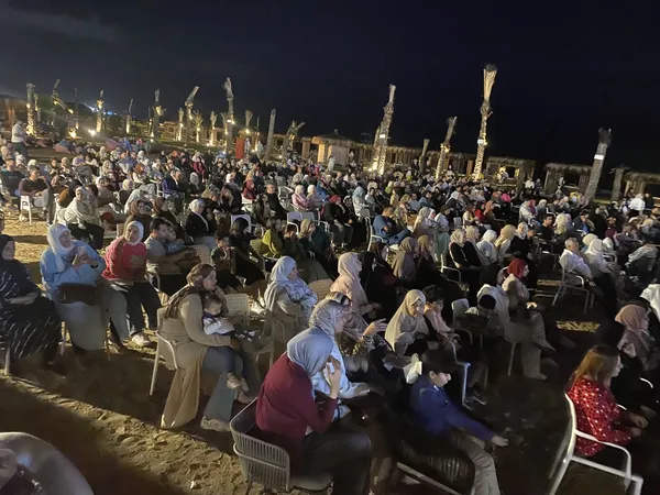 البورسعيدية يتابعون فعاليات افتتاح المتحف المصري الكبير من خلال شاشات العرض في الساحات والميادين