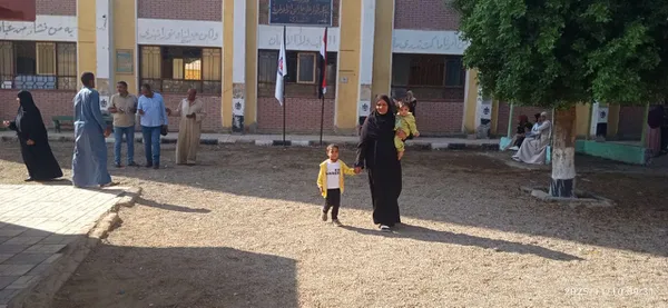 السيدات مع أطفالهن 