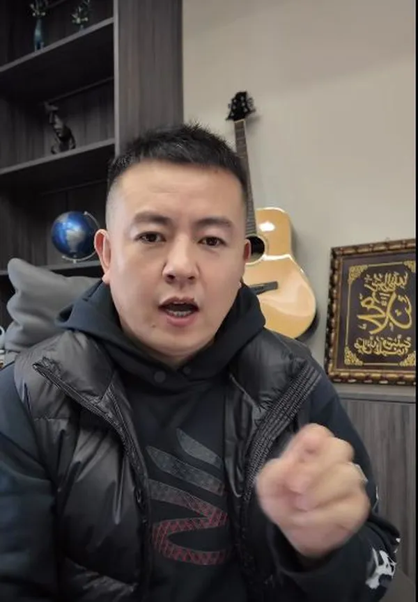 الشاب الصيني 