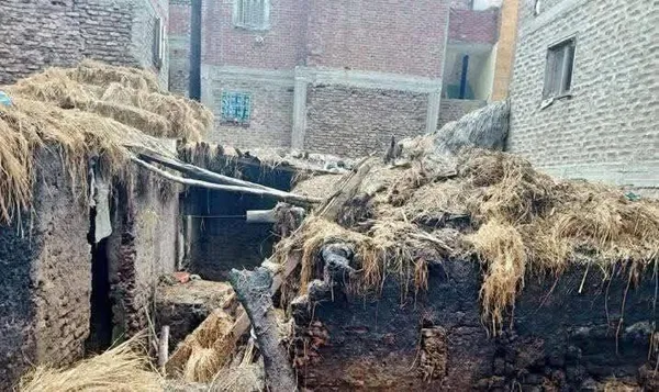 اندلاع حرائق مفاجئة بعدة منازل بقرية في كفر الشيخ 