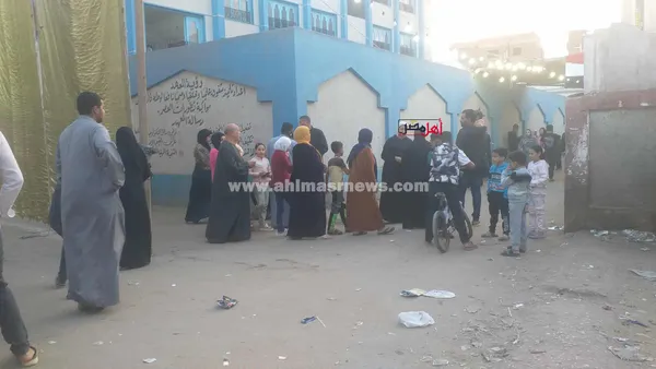 بعد انتهاء الاستراحة.. إقبال من الناخبين على لجان كفر الشيخ للإدلاء بأصواتهم 