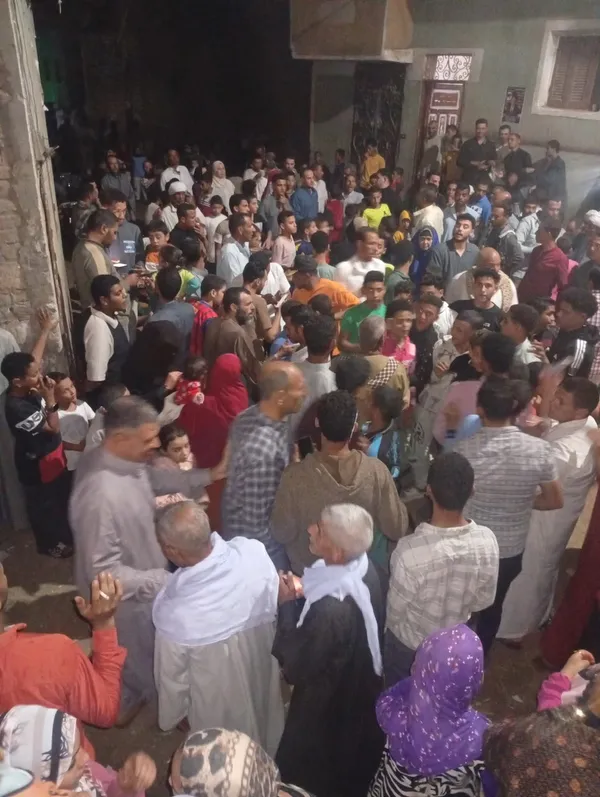 تزاحم الأهالى 