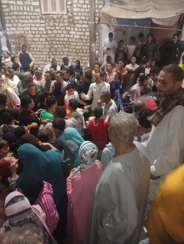 تزاحم الأهالى 