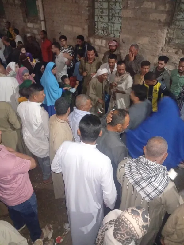 تزاحم الأهالى 