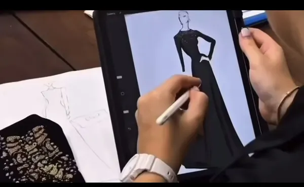 تصميم فستان قرينة الرئيس عبدالفتاح السيسي