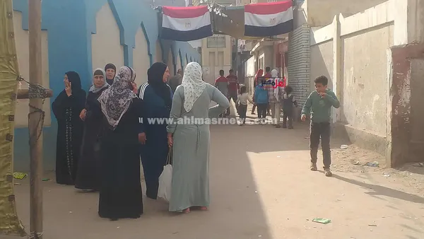 جانب من إقبال السيدات على اللجان الانتخابية للإدلاء بأصواتهن في الانتخابات 