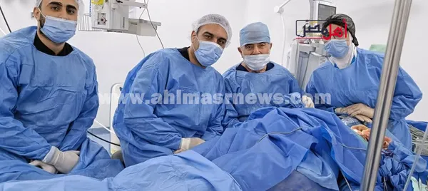 جانب من العملية الجراحية 