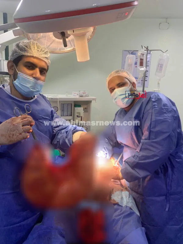 جانب من العملية الجراحية 