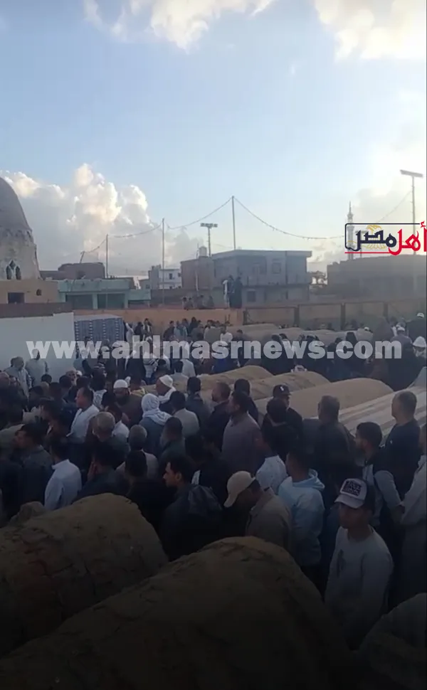 جانب من تشييع الجثمان 