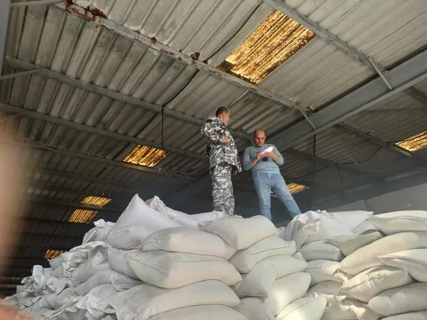 ضبط أمين مخازن استولى على 44 طن سكر تمويني بكفر الشيخ