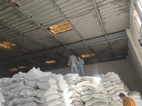 ضبط أمين مخازن استولى على 44 طن سكر تمويني بكفر الشيخ