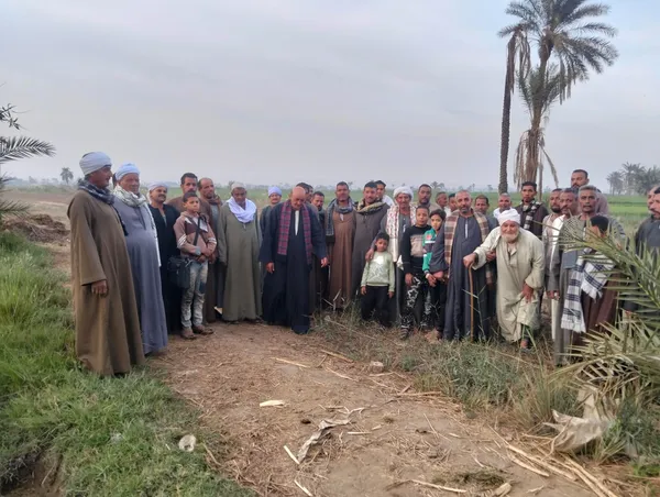 عدد من الفلاحين 