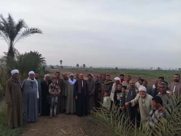 عدد من الفلاحين 