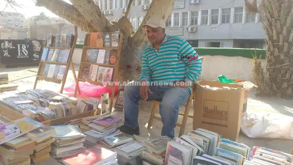 عم خالد، بائع كتب 