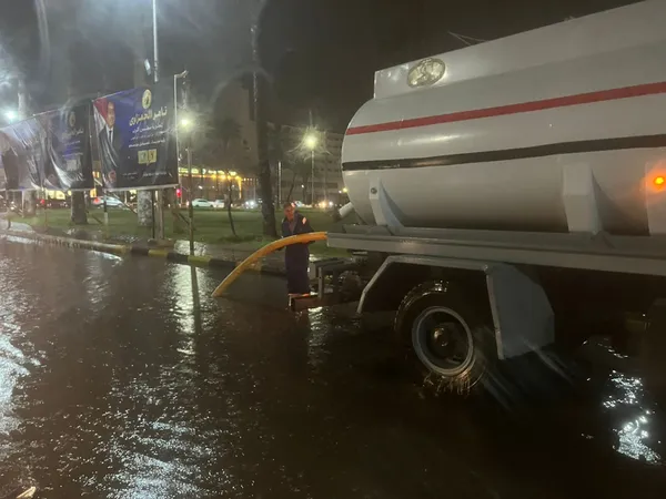 ماكينات “الناقلي” و“النافوري” وسيارات ومعدات الأحياء تنتشر في كافة أنحاء بورسعيد