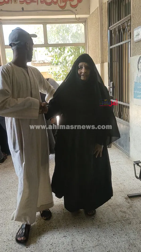 مسنه على موتوسيكل 