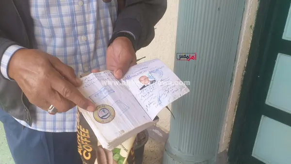 أحمد، مسن يدلي بصوته في انتخابات مجلس النواب بكفر الشيخ 