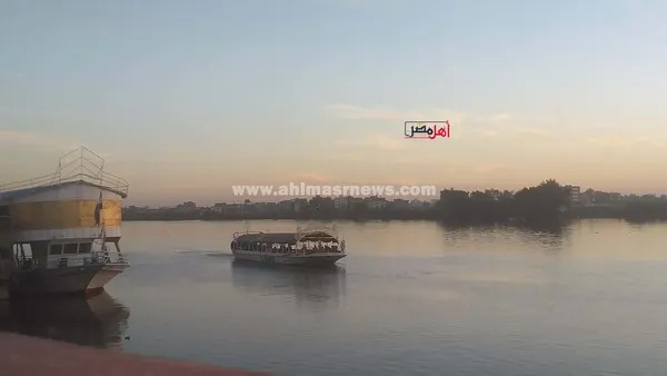 الإقبال على الرحلات النيلية بكفر الشيخ في ليلة رأس السنة 