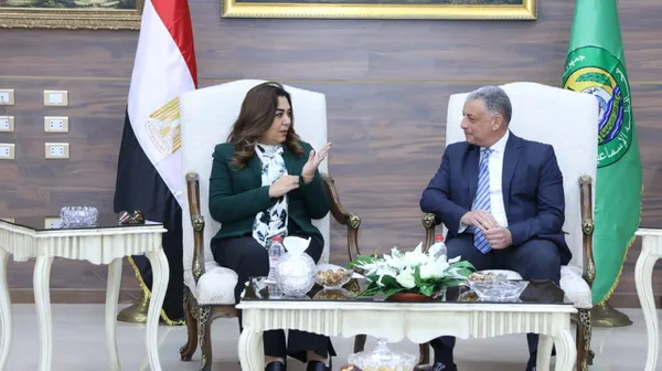 جانب من استقبال محافظ الإسماعيلية لوزيرة التنمية المحلية 